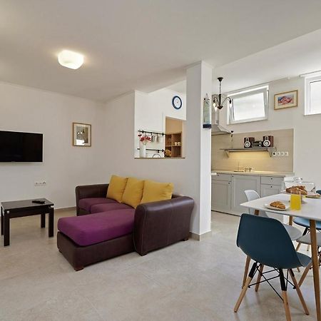 Smuketa In Trogir Haus Fuer 4 Personen Vila Exterior foto