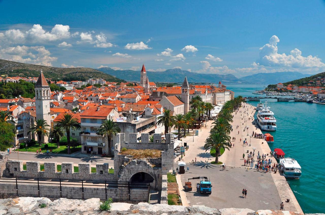 Smuketa In Trogir Haus Fuer 4 Personen Vila Exterior foto