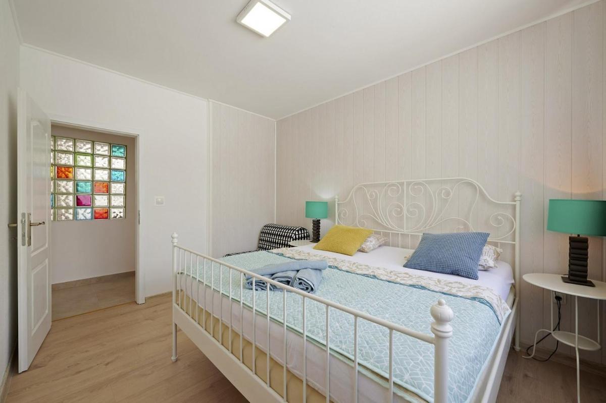 Smuketa In Trogir Haus Fuer 4 Personen Vila Exterior foto
