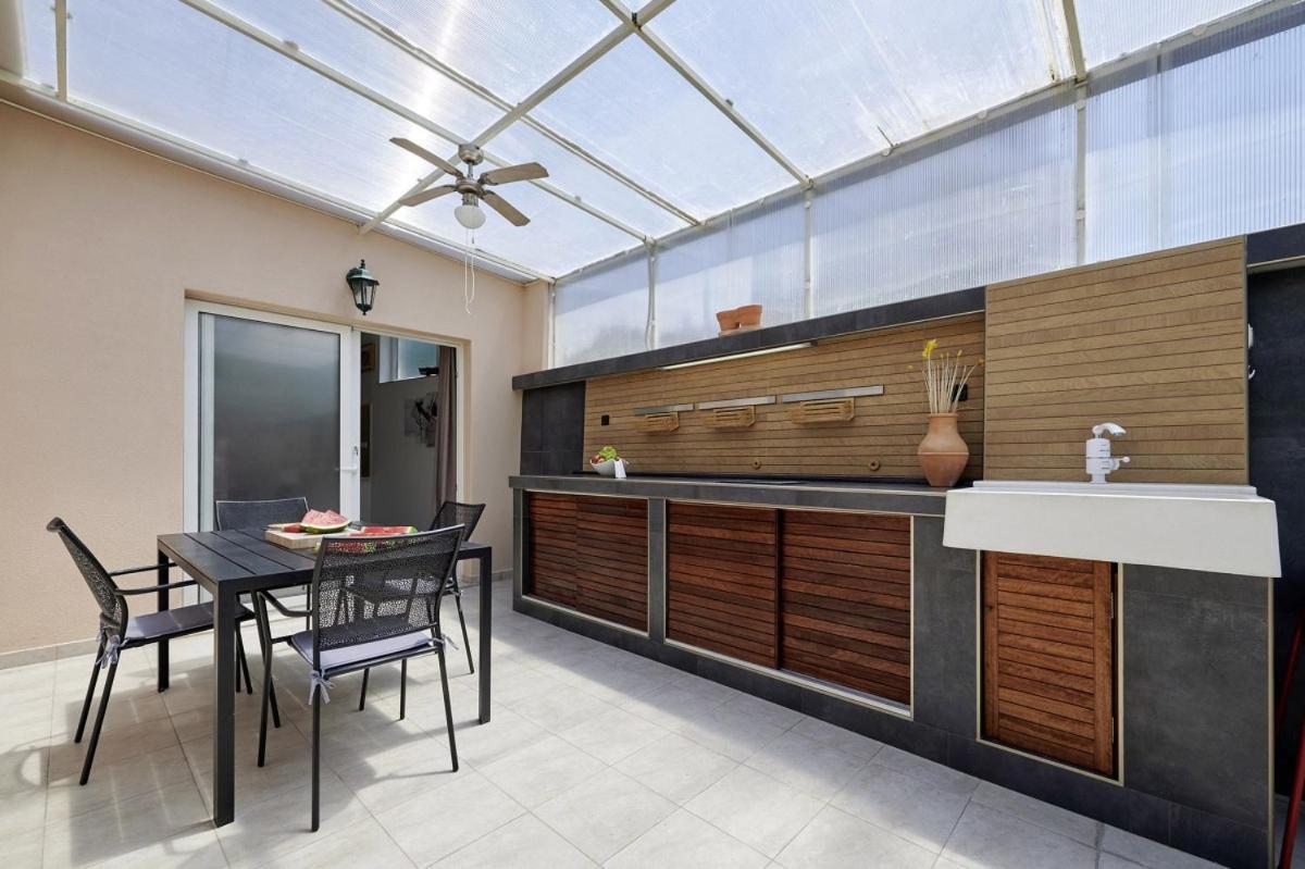 Smuketa In Trogir Haus Fuer 4 Personen Vila Exterior foto