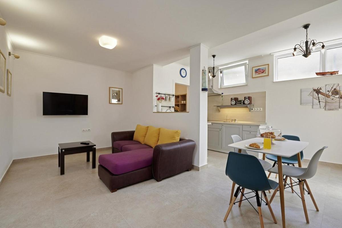Smuketa In Trogir Haus Fuer 4 Personen Vila Exterior foto