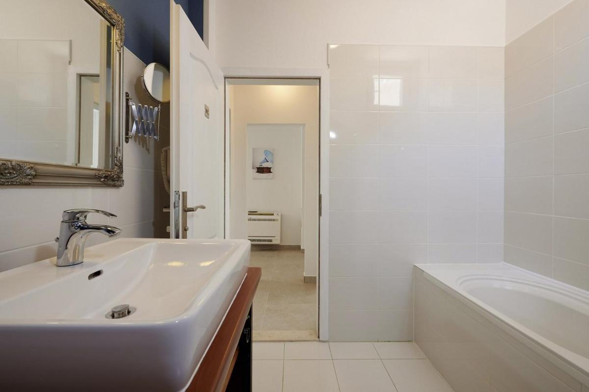 Smuketa In Trogir Haus Fuer 4 Personen Vila Exterior foto